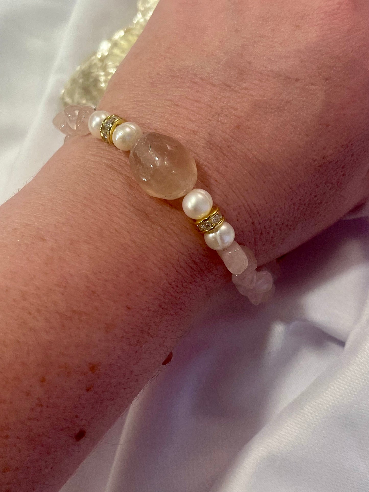 Rose Quartz & Biwa Pearl Bracelet ā Gold Accent Love Crystal Jewelry