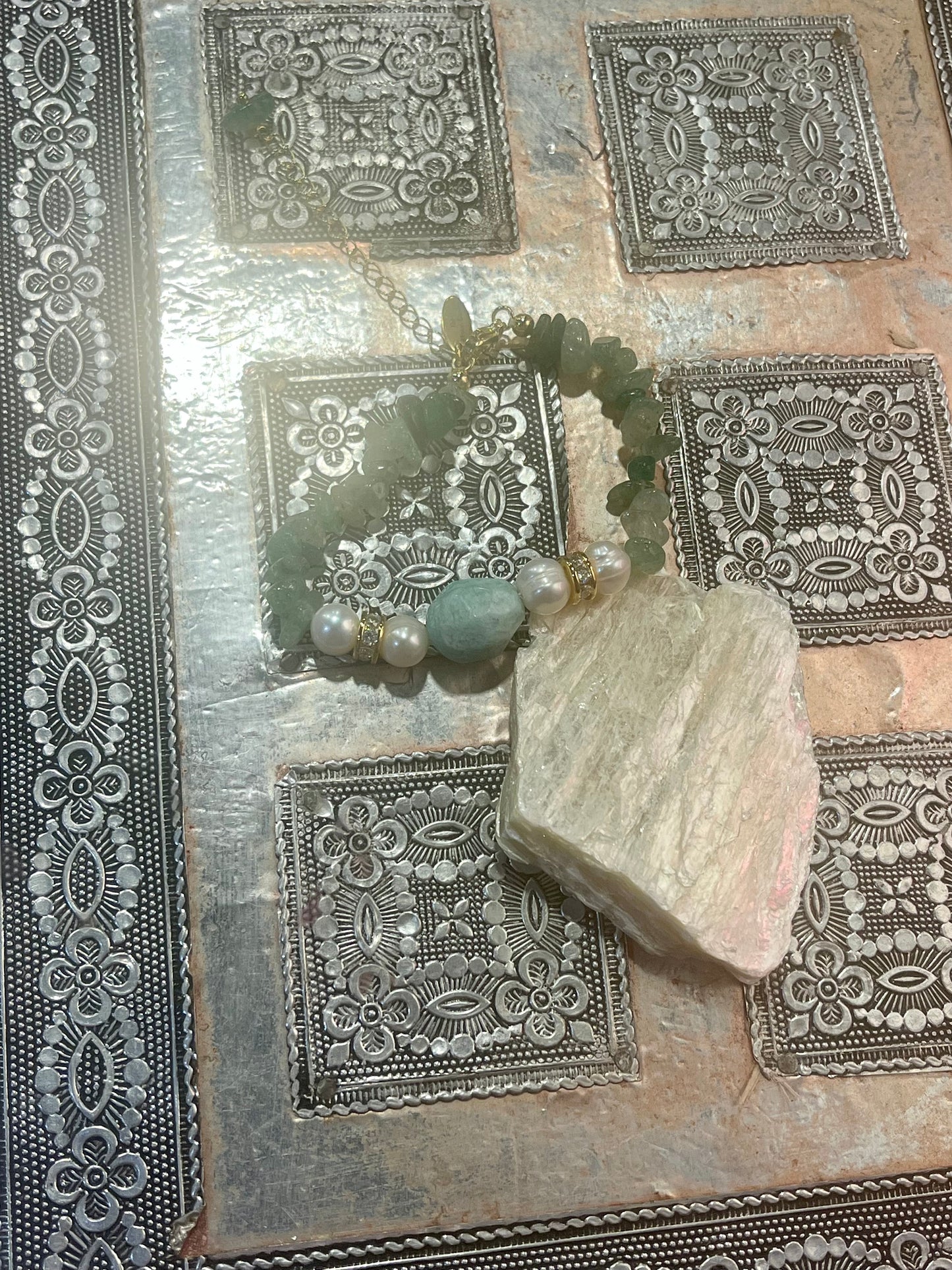 Green Aventurine & Biwa Pearl Bracelet ā Gold Accent Healing Jewelry