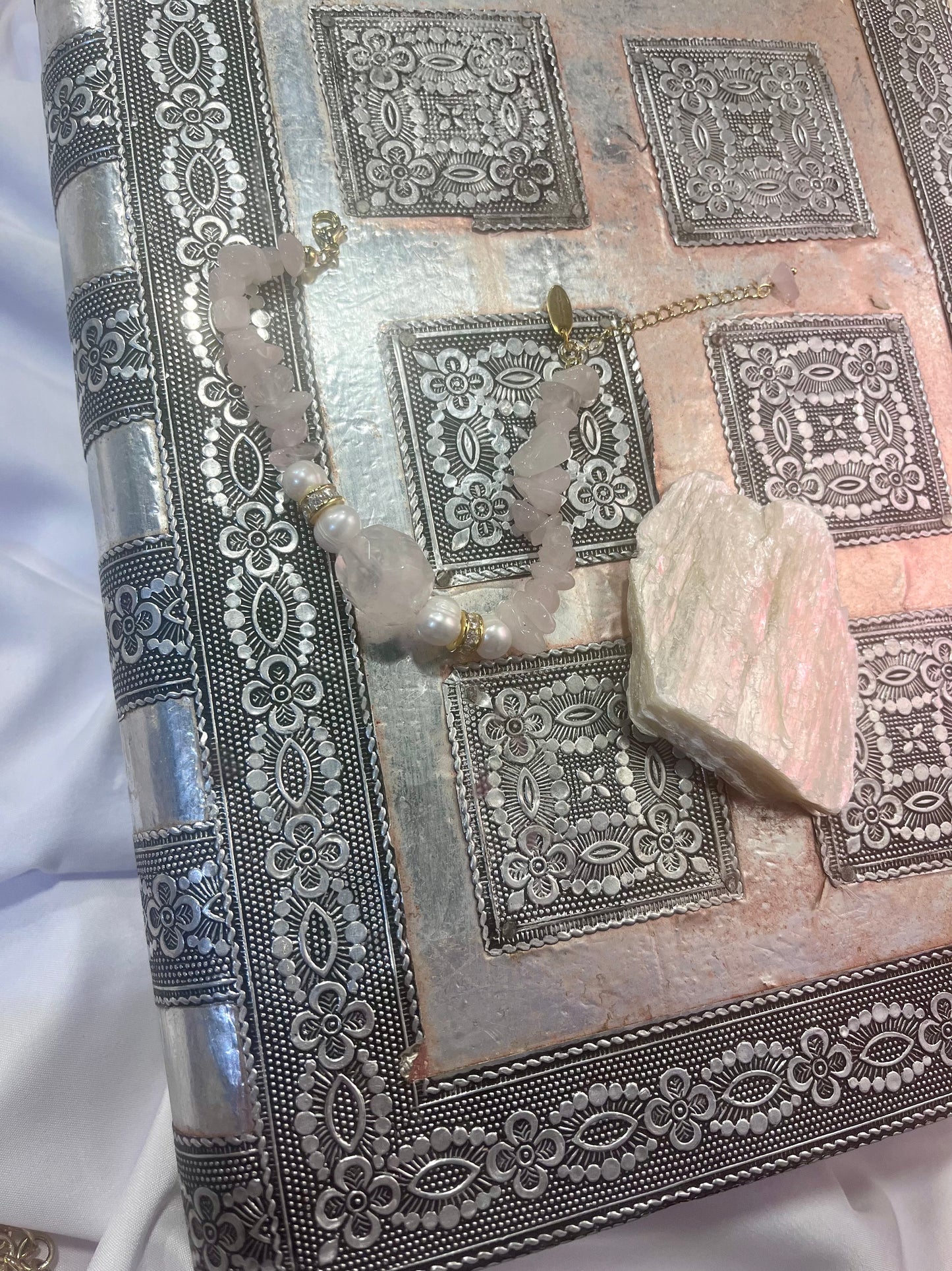 Rose Quartz & Biwa Pearl Bracelet ā Gold Accent Love Crystal Jewelry