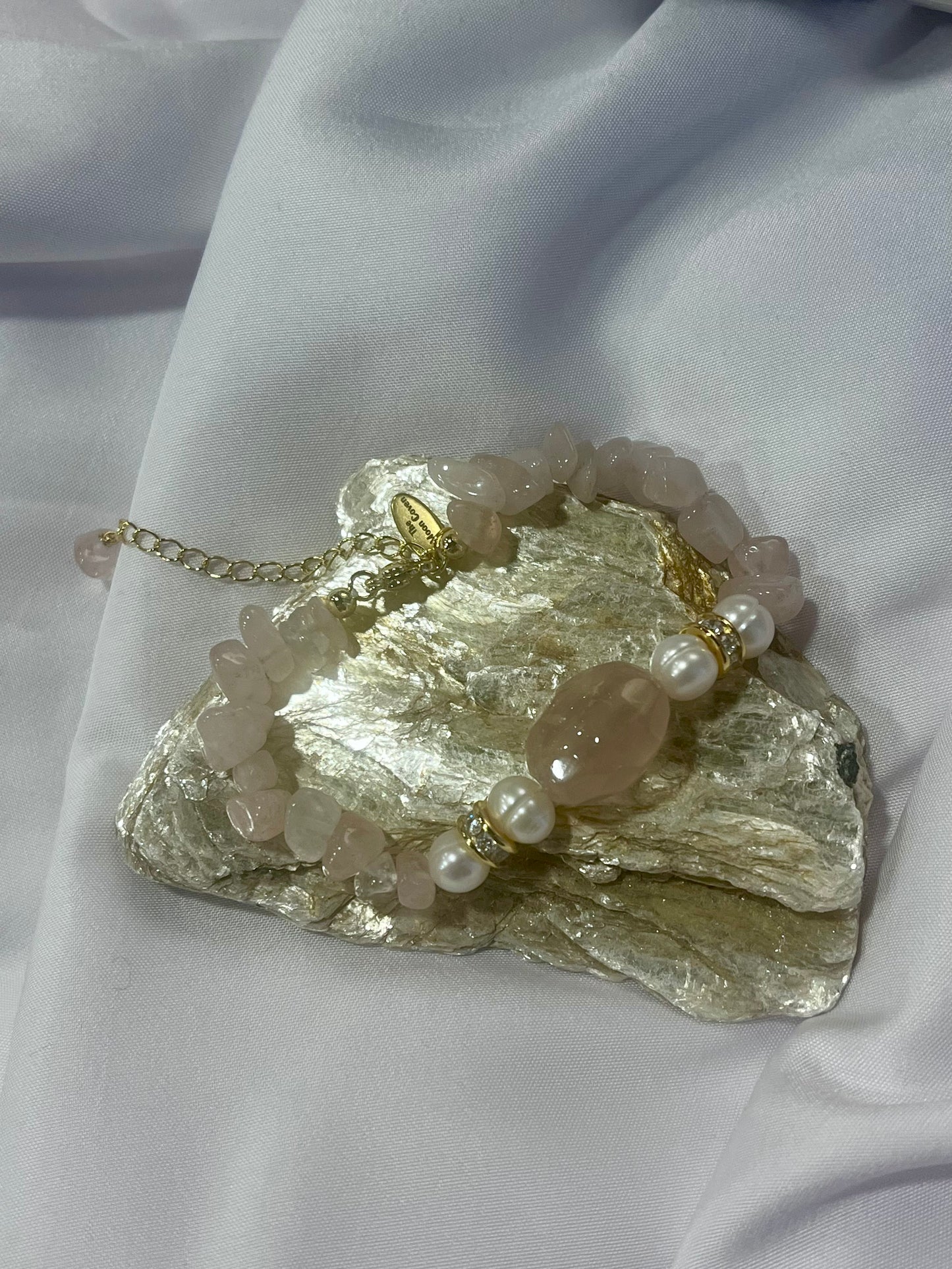Rose Quartz & Biwa Pearl Bracelet ā Gold Accent Love Crystal Jewelry