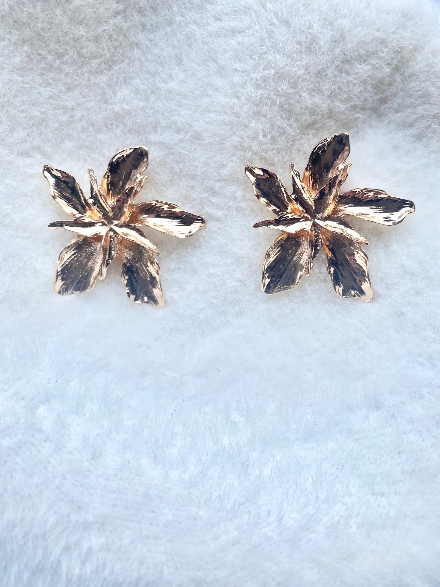 Gold flower bloom earrings
