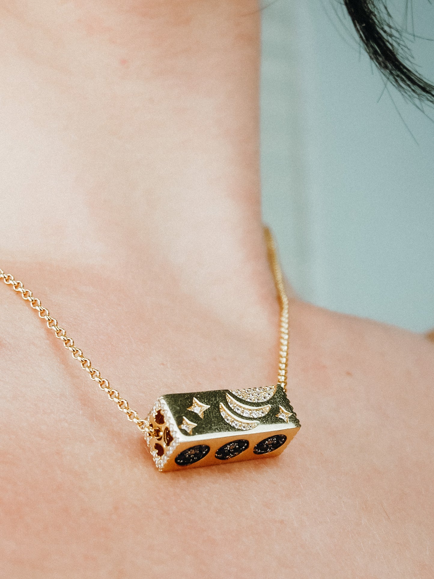 Gold cuboid rotatable element necklace