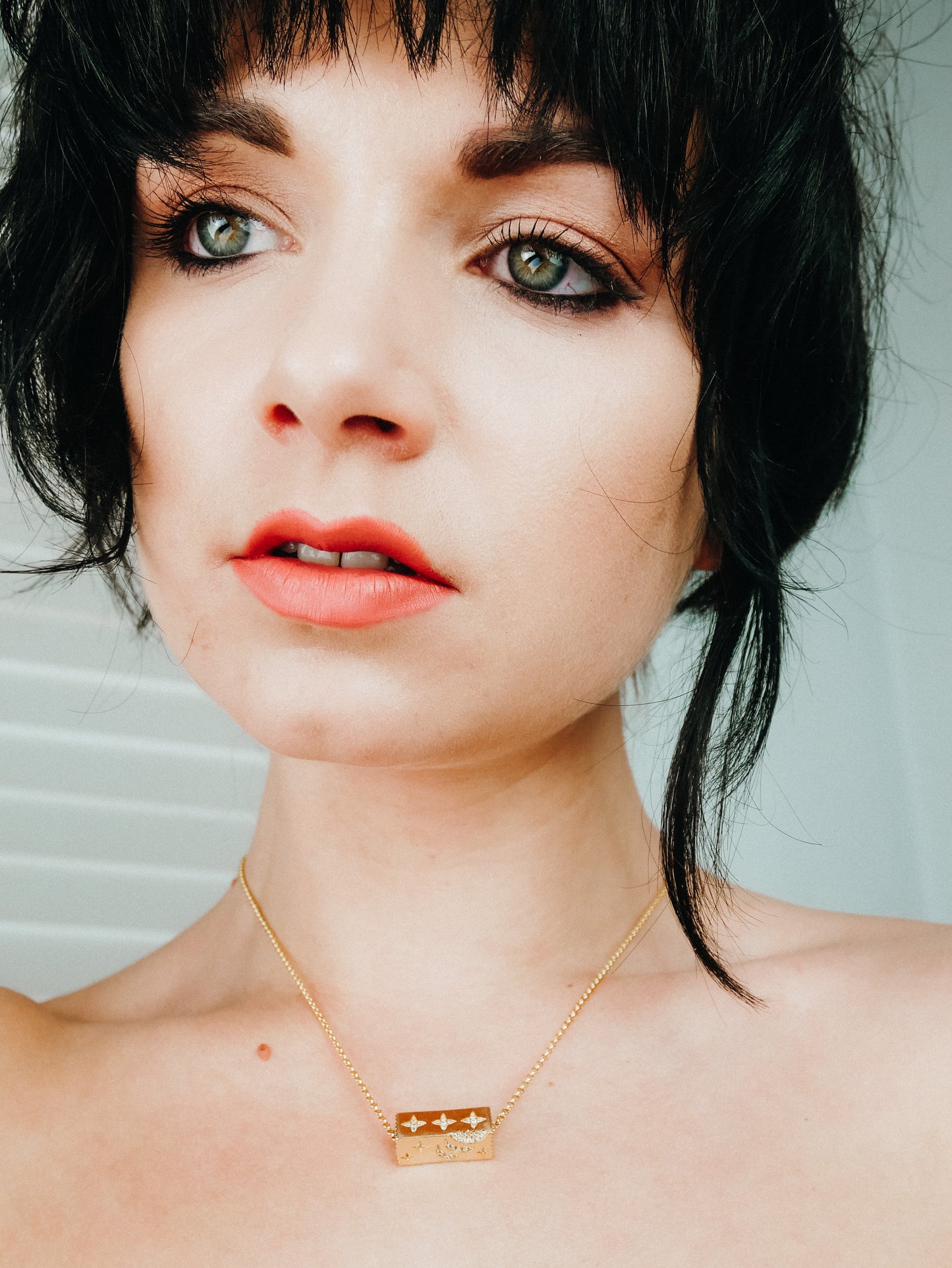 Gold cuboid rotatable element necklace