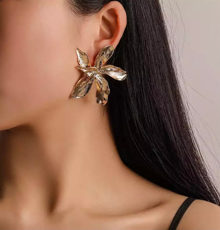 Silver flower bloom earrings