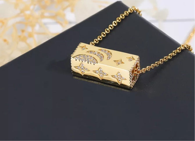 Gold cuboid rotatable element necklace