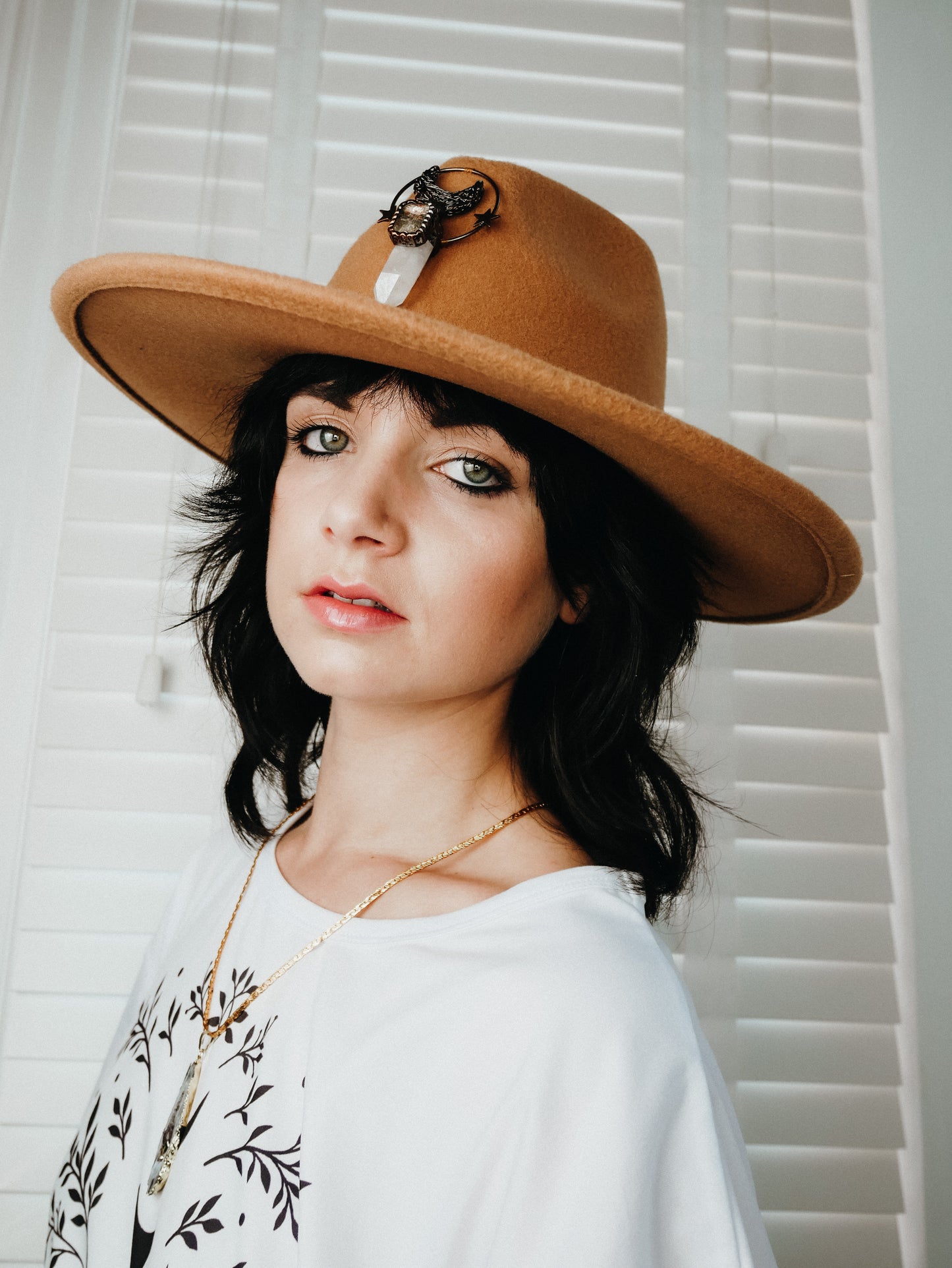 Arcana Amulet Hat – Beige Quartz Moon & Star Charm (Adjustable