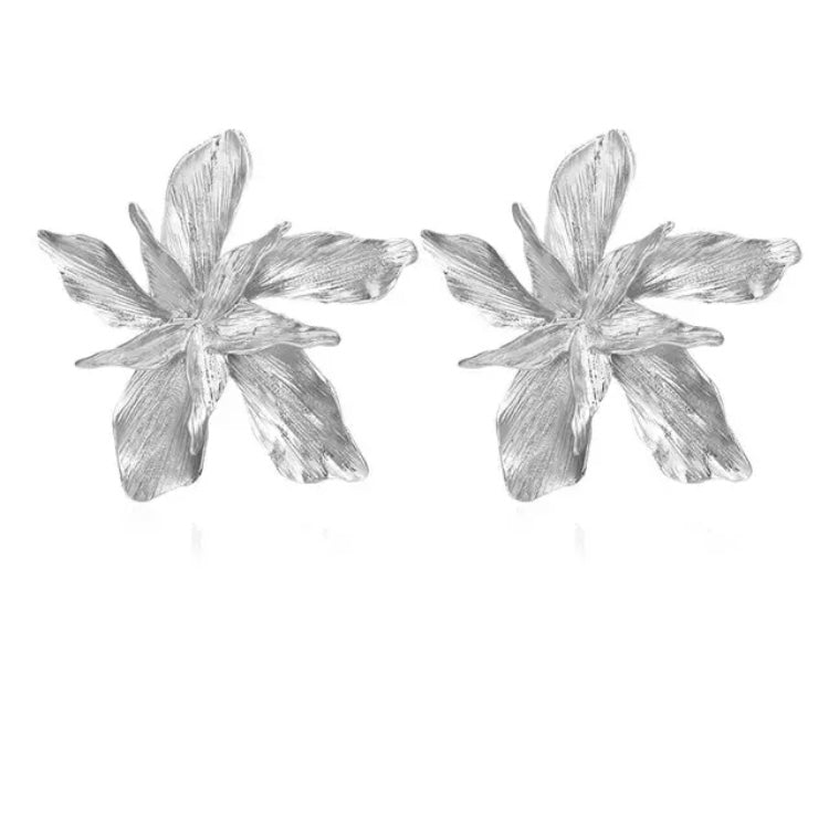 Gold flower bloom earrings