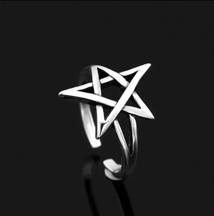 Silver Wiccan pentagram star ring