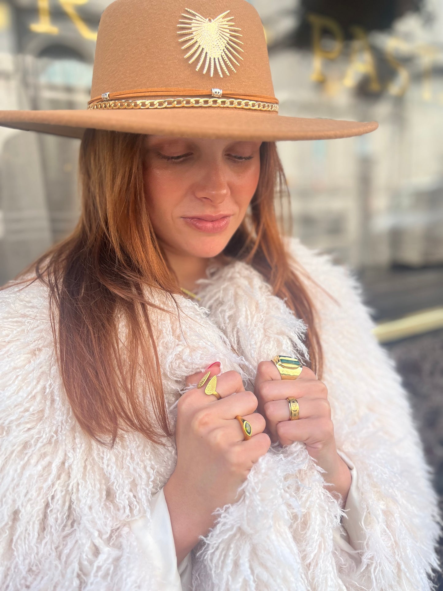 Tan Wide Brim Western Fedora – Gold Chain