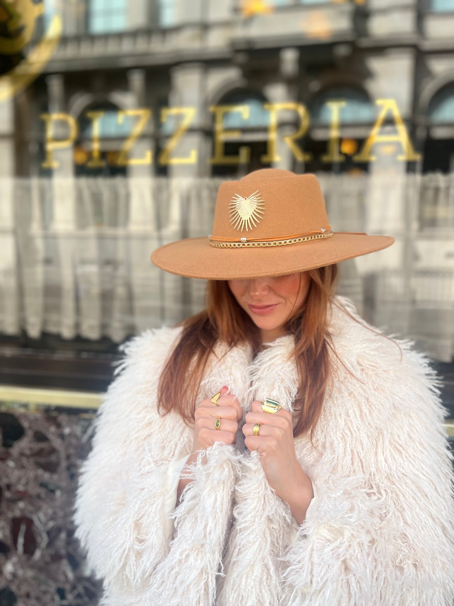 Tan Wide Brim Western Fedora – Gold Chain