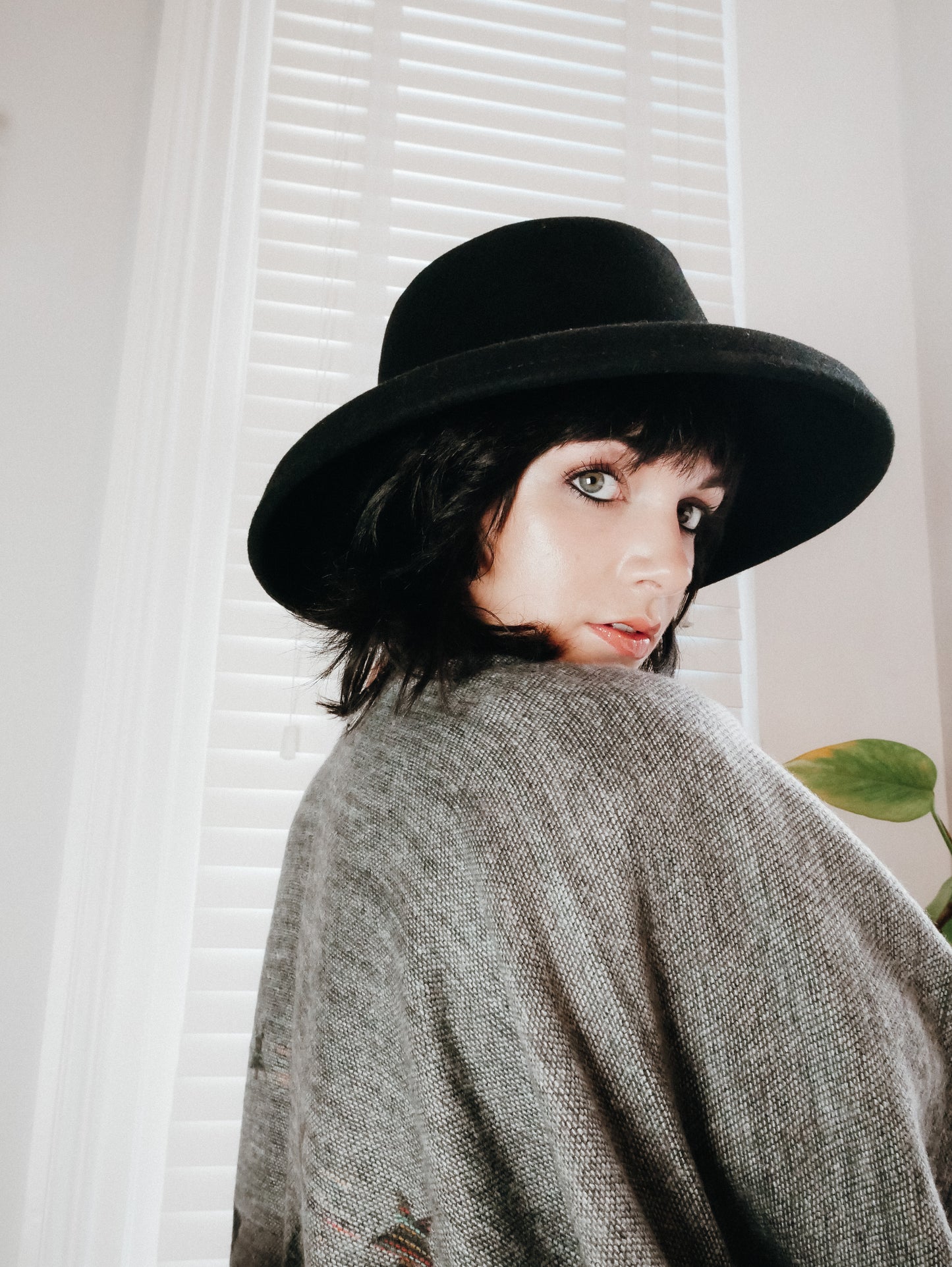 Black and grey star print kimono shawl