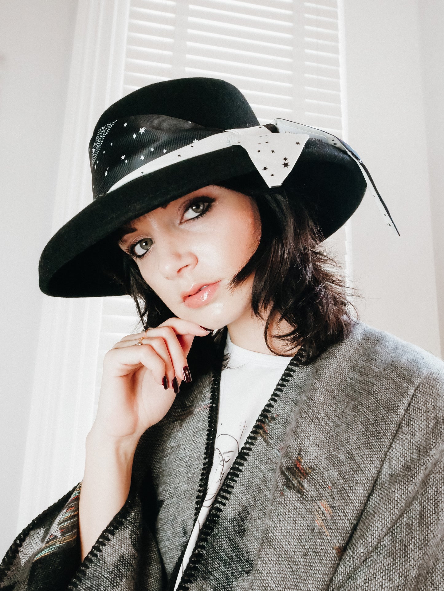 Black and grey star print kimono shawl