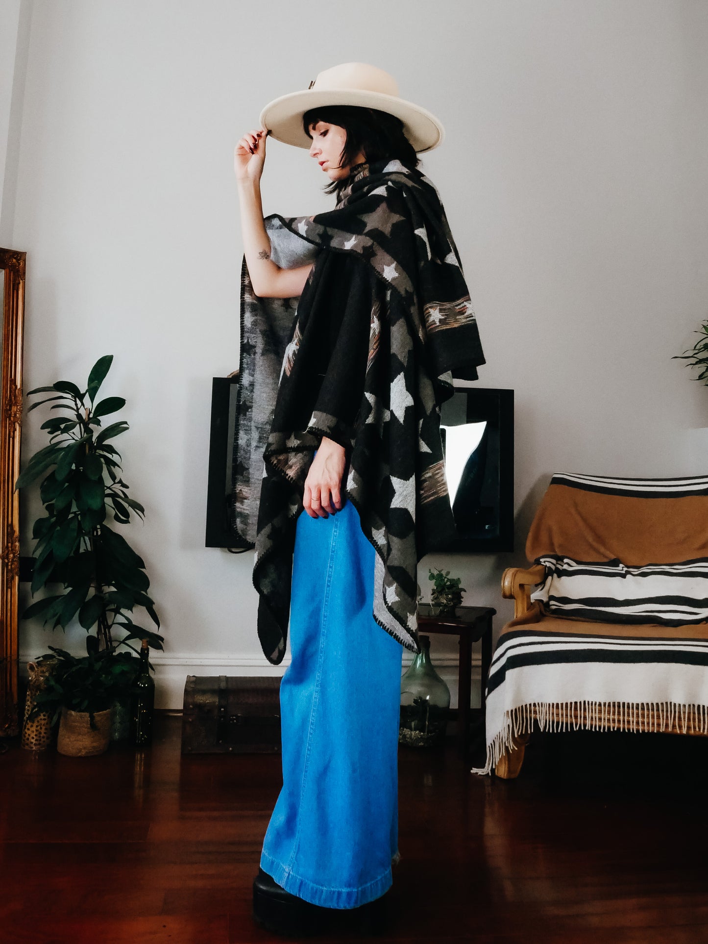 Black and grey star print kimono shawl